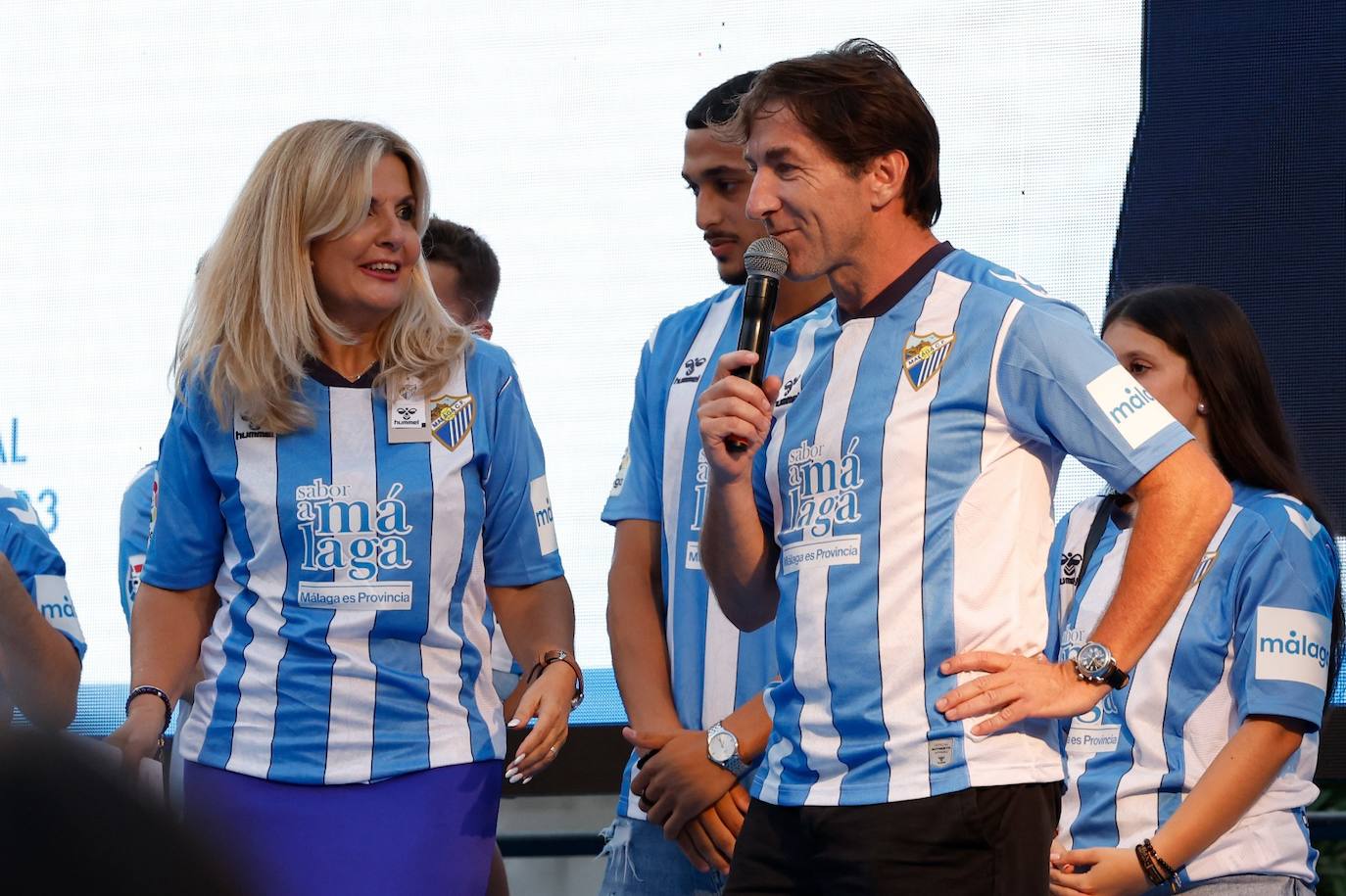 El Málaga desveló la que será la camiseta de su primera equipación 