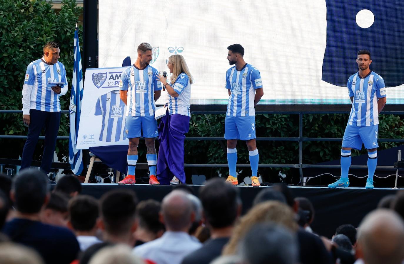 El Málaga desveló la que será la camiseta de su primera equipación 