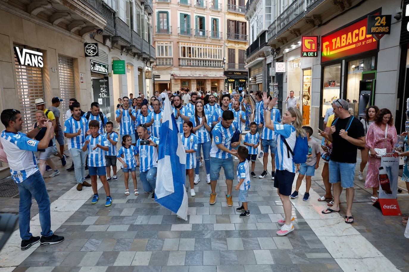 El Málaga desveló la que será la camiseta de su primera equipación 