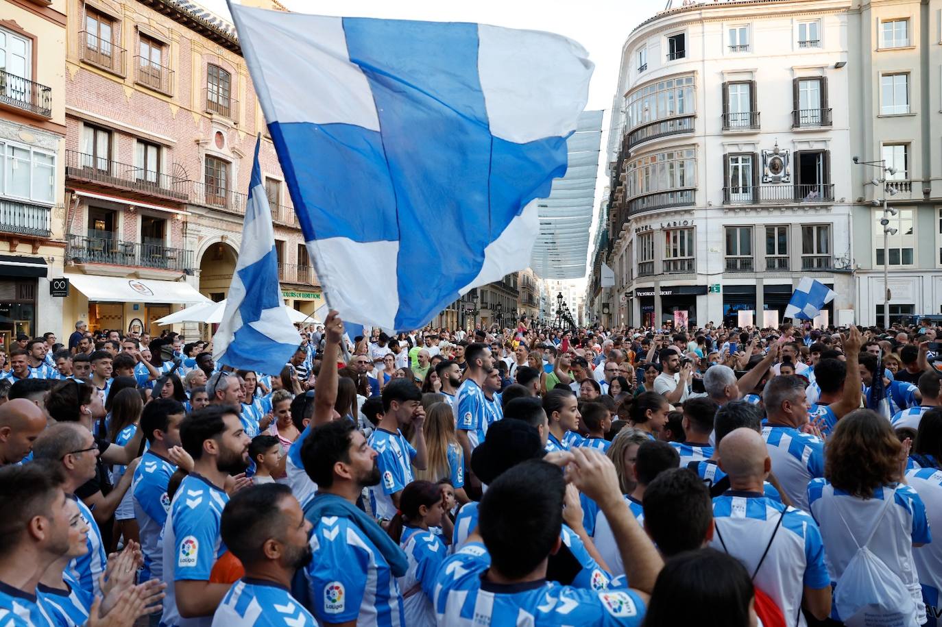 El Málaga desveló la que será la camiseta de su primera equipación 