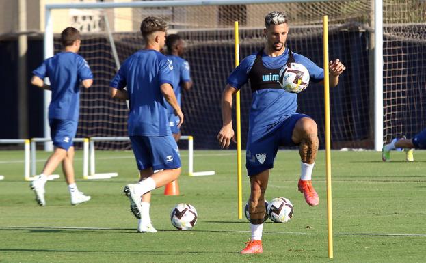 Entusiasmo en el renovado vestuario del Málaga: «Estamos formando un equipo bastante bueno»