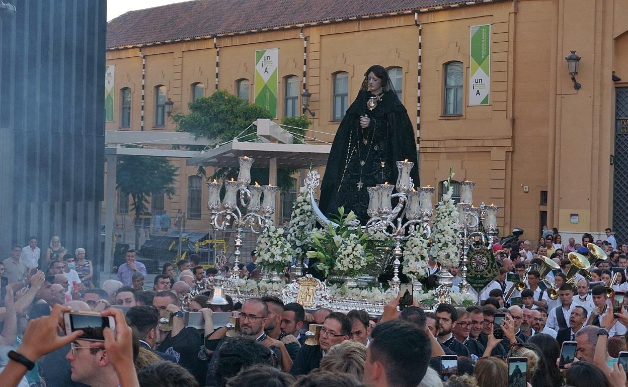 La Dolorosa tras salir desde Santo Domingo.