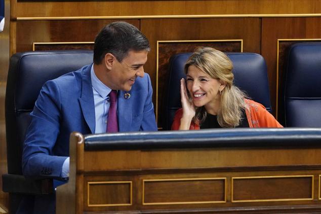 El presidente, Pedro Sánchez y la vicepresidenta segunda, Yolanda Díaz