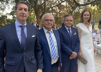 Imagen secundaria 1 - En la primera imagen, Dolores Salas, Manuel López, Iván Sánchez, David Randel y Gregorio Cruz, algunos de los premiados. En la segunda, Joaquín Merlo, Jesús Montes, Juan Macho y Marta Suárez. En la última, Alfonso Abad, Ángel Aguado, Rocío Reina y José Antonio Martín.