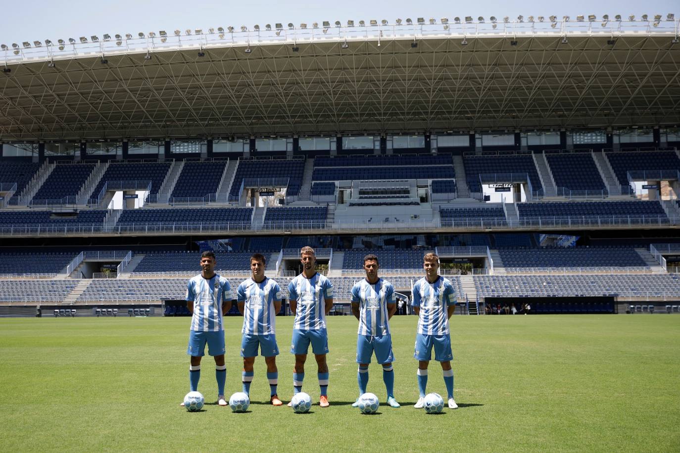 El Málaga presentó a los cinco fichajes en La Rosaleda 
