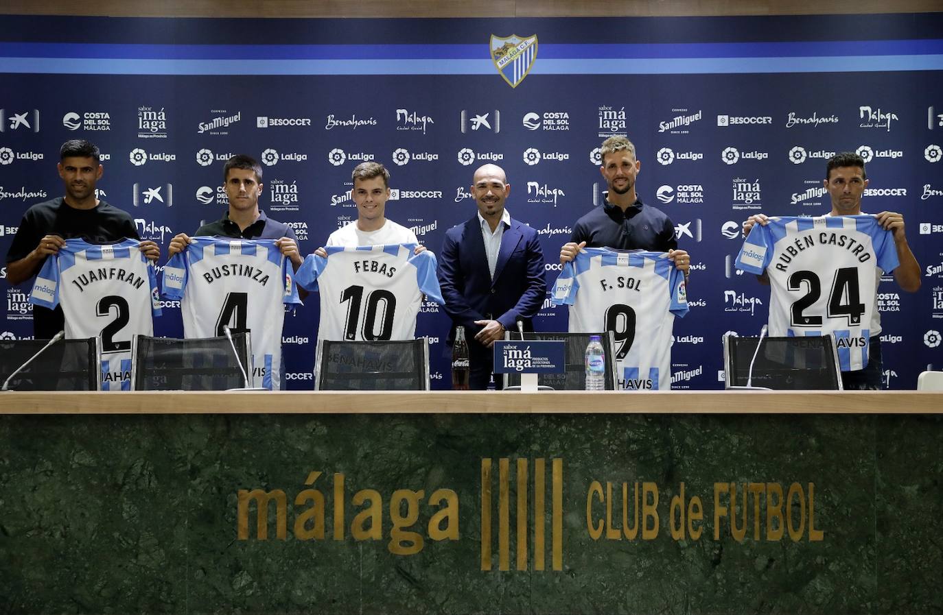 El Málaga presentó a los cinco fichajes en La Rosaleda 