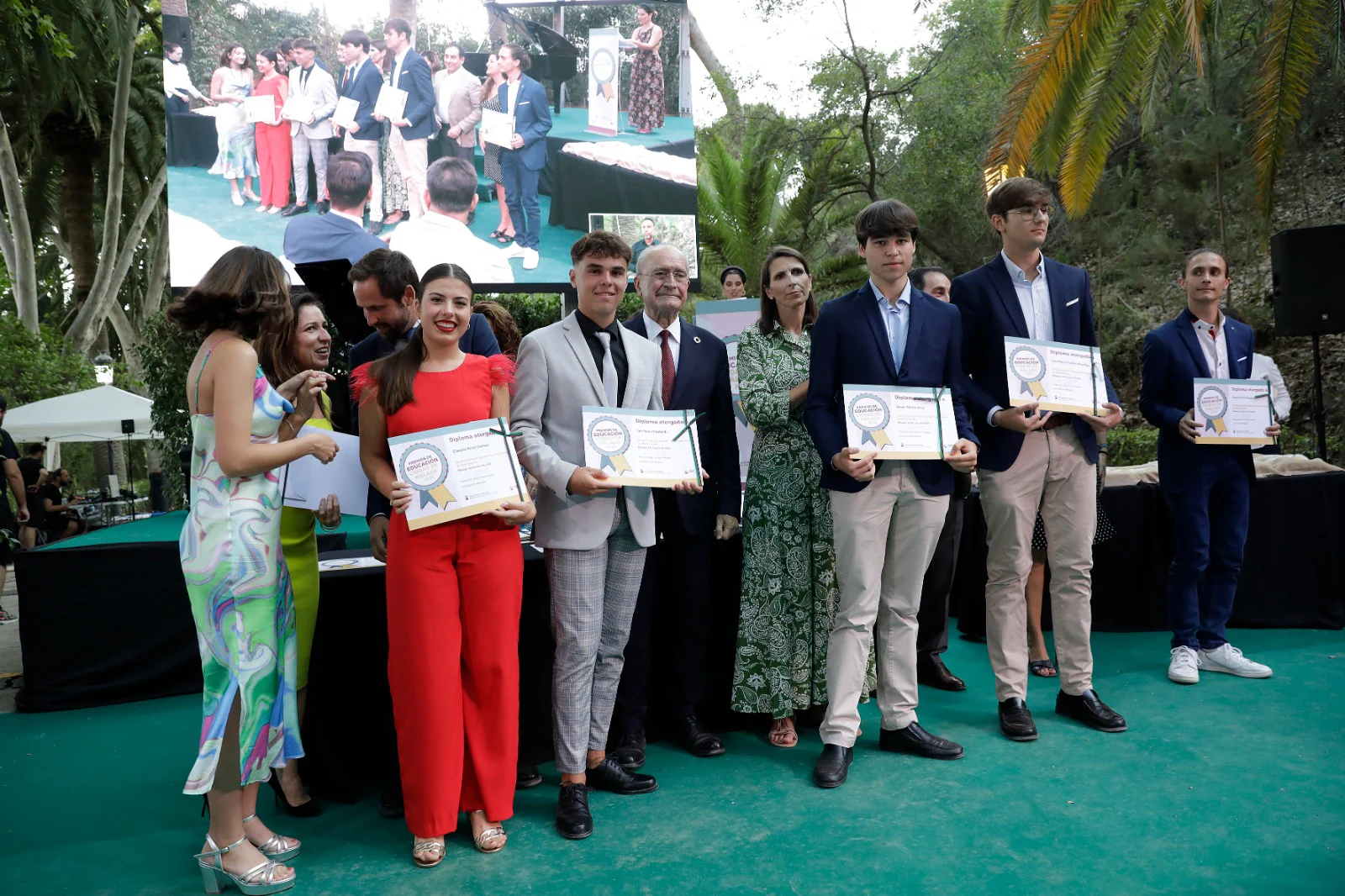 Los estudiantes han sido premiados por el Ayuntamiento. 