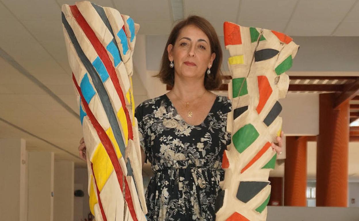 La catedrática Ana Salinas, fotografiada en la Facultad de Derecho de la UMA. 