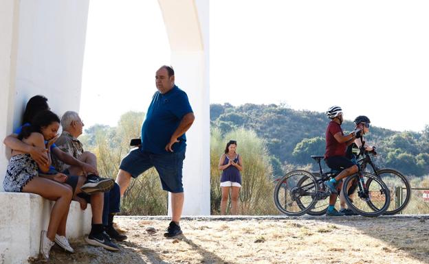 Primeros realojos tras el fuego: autorizan el regreso a 300 vecinos de Lauro Golf, en Alhaurín de la Torre