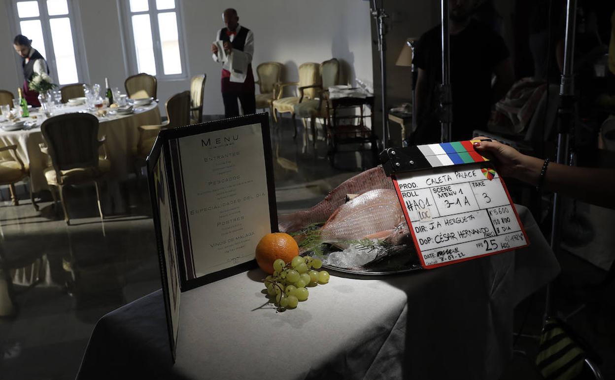Rodaje de una escena de una comida en el mítico Caleta Palace, hoy subdelegación del Gobierno.