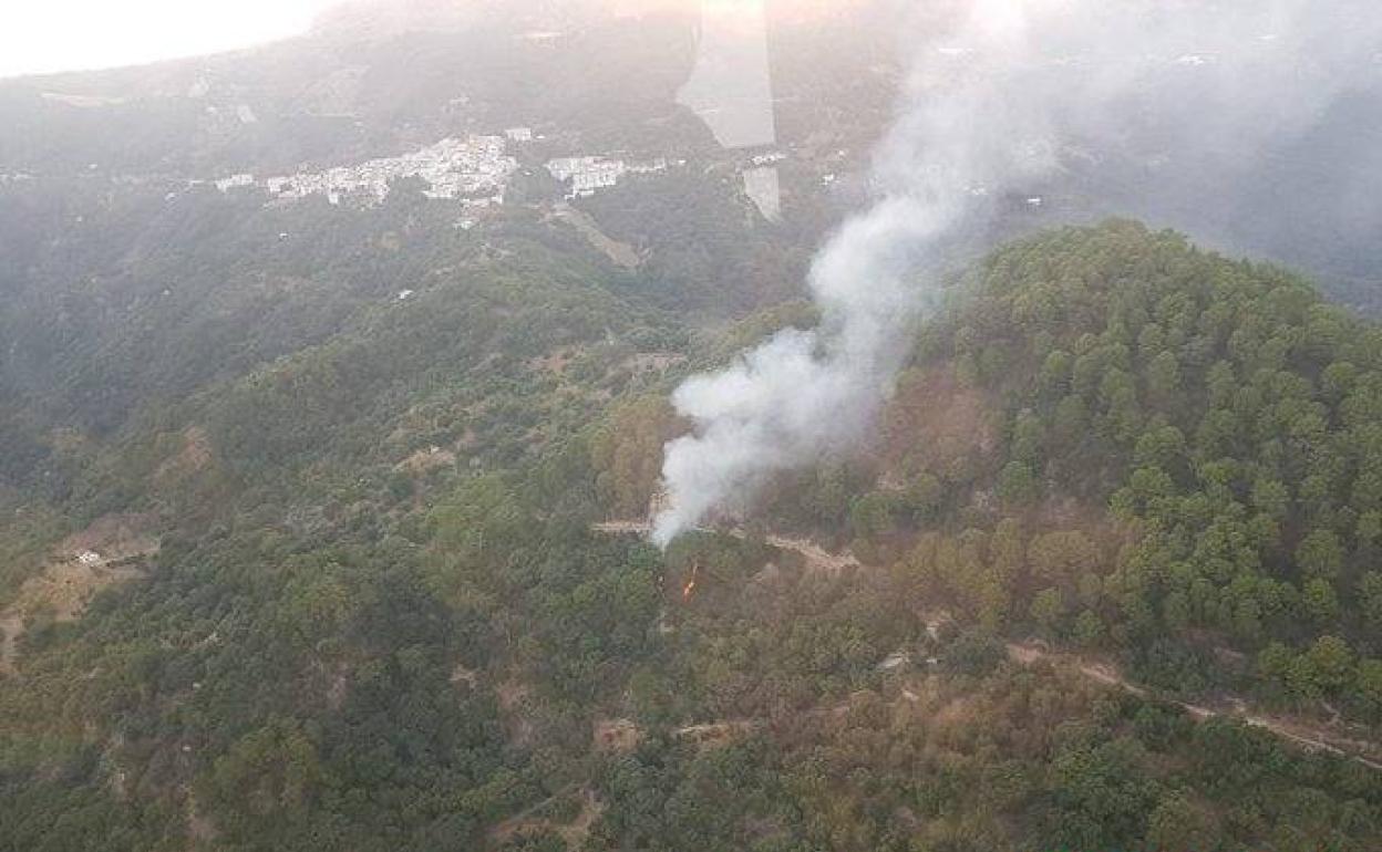 Vista de la zona afectada por el fuego de este martes. 