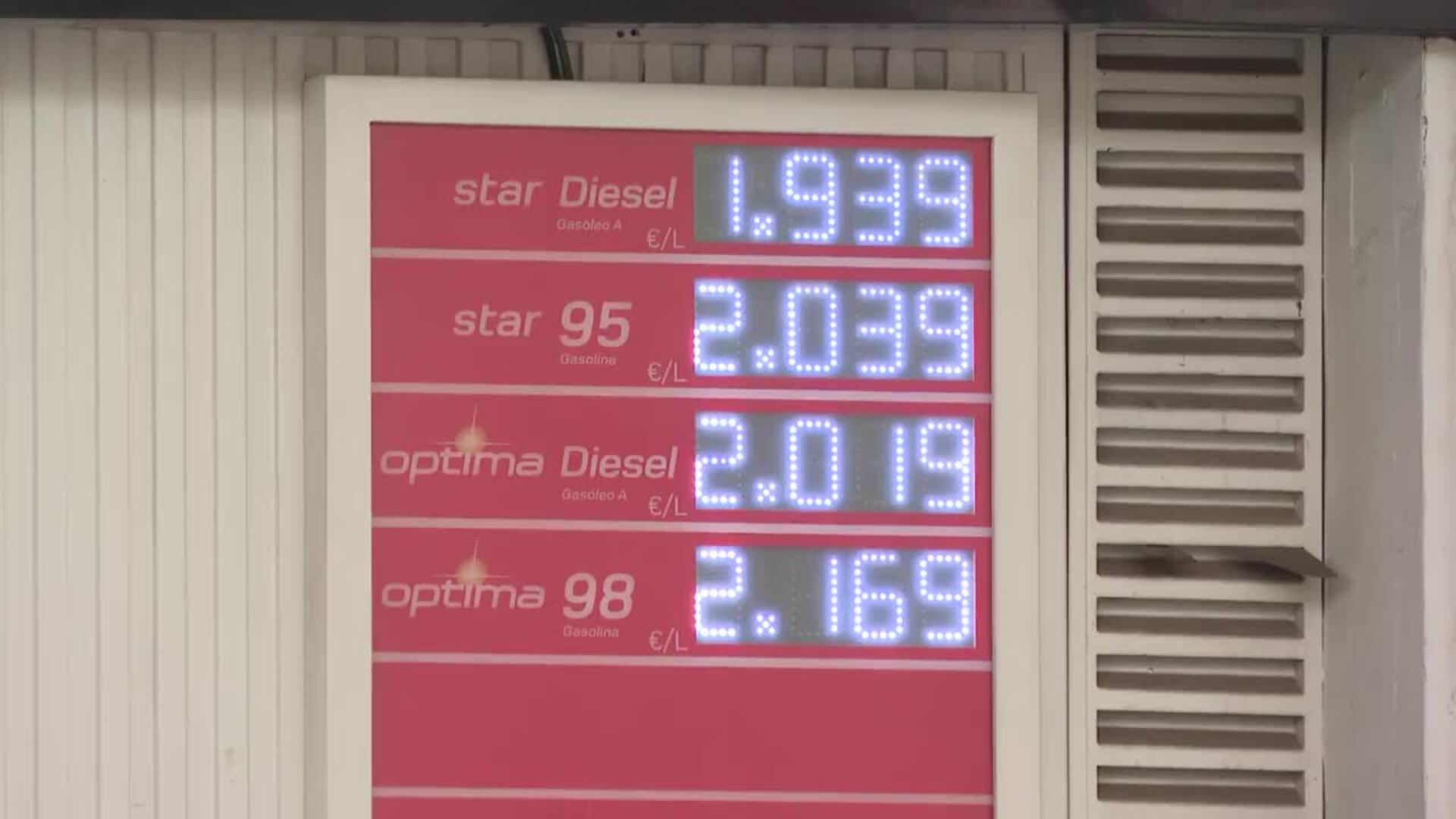 El precio de los carburantes cae por cuarta semana consecutiva