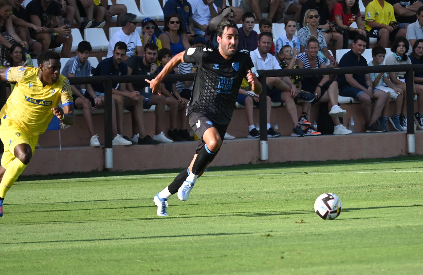 El Málaga pierde con el Cádiz en Marbella (0-2)