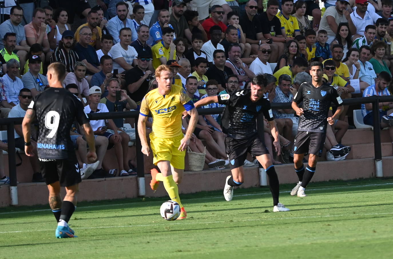 El Málaga pierde con el Cádiz en Marbella (0-2)