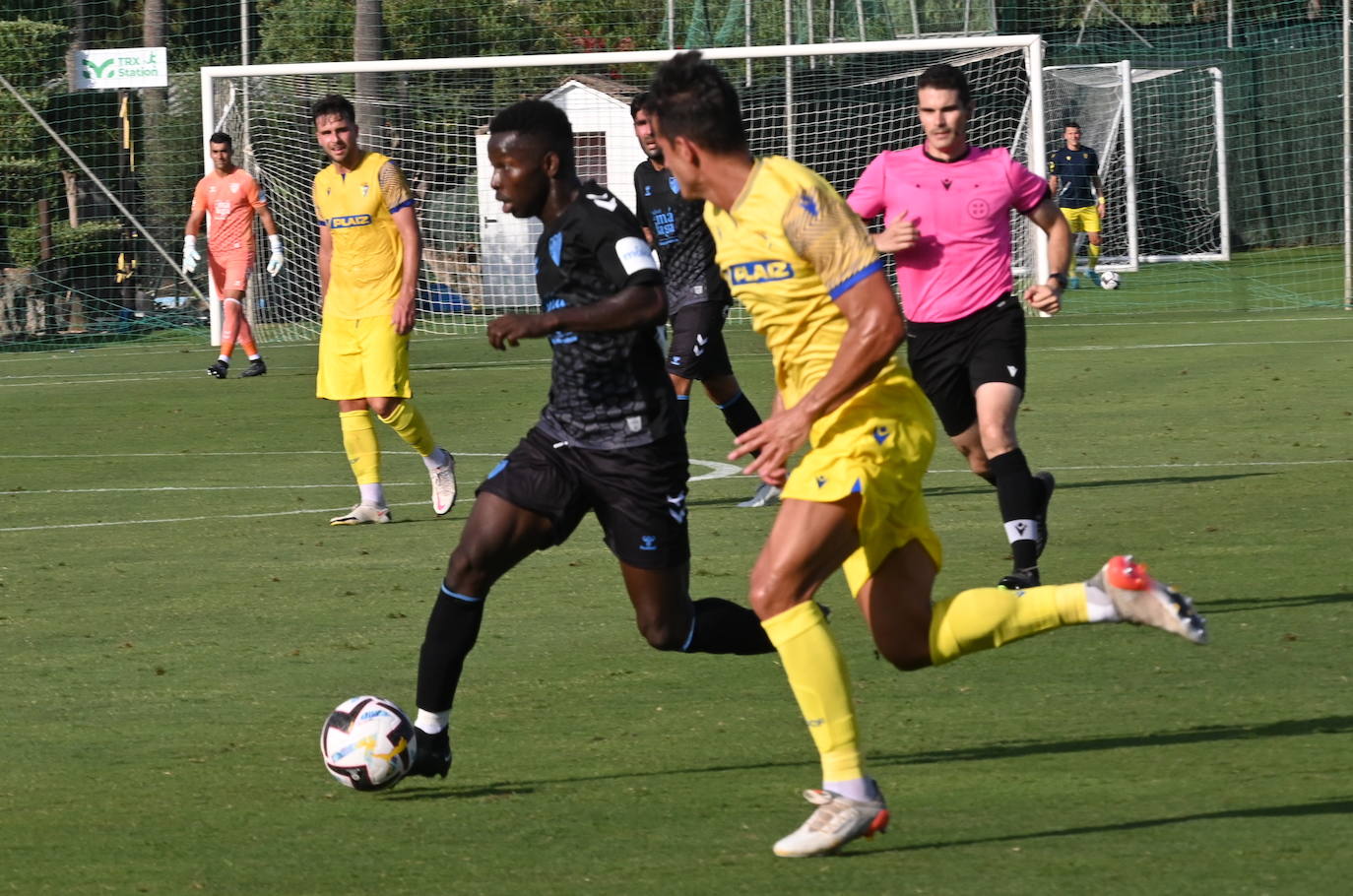 El Málaga pierde con el Cádiz en Marbella (0-2)