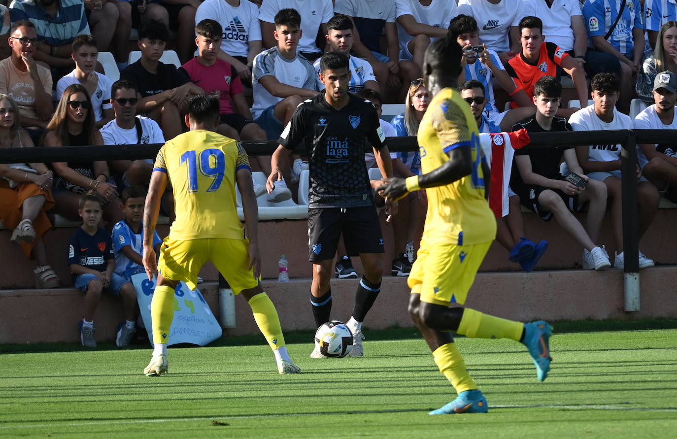 El Málaga pierde con el Cádiz en Marbella (0-2)