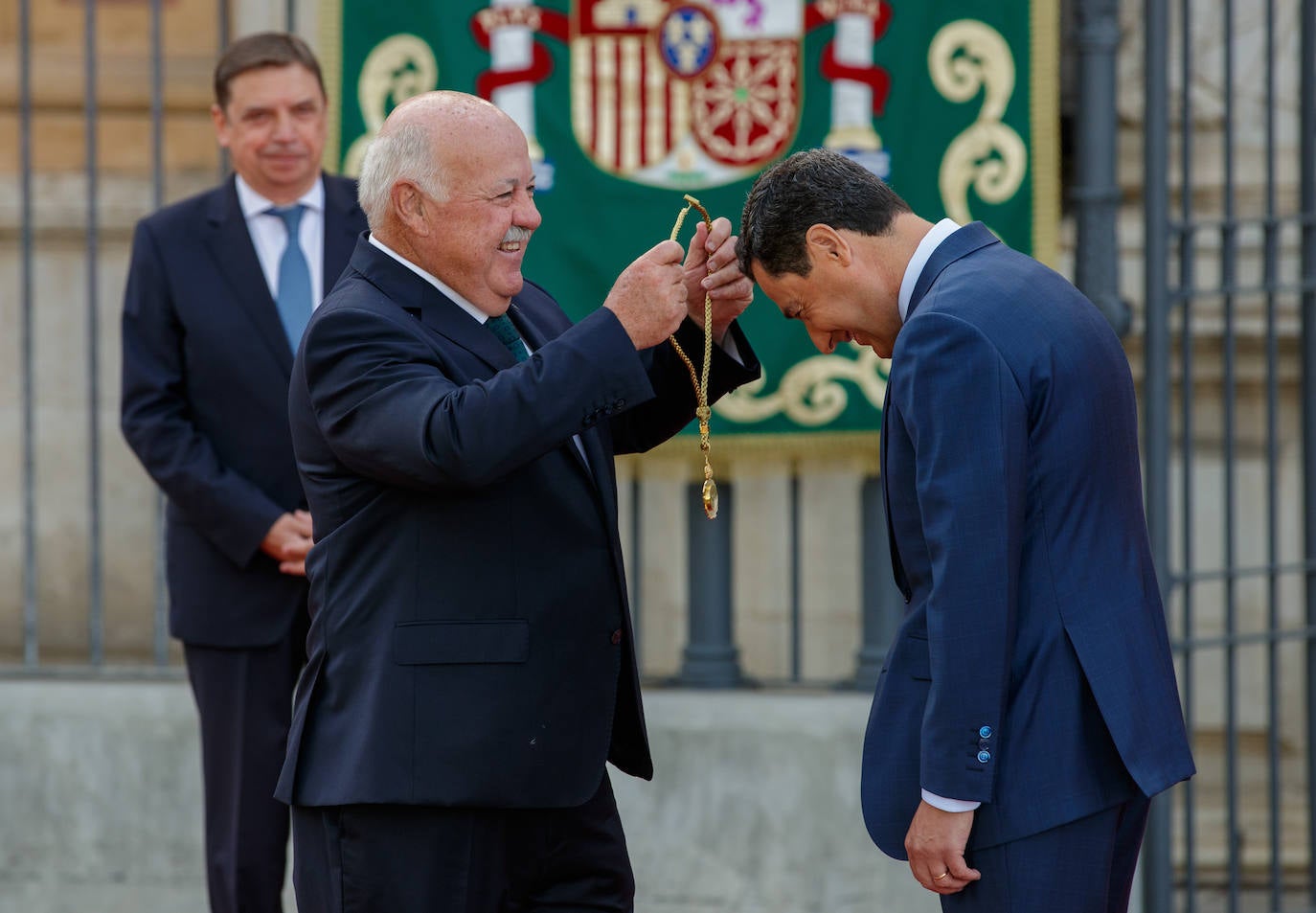 El presidente adelanta que ejercerá desde la cercanía y pone a los jóvenes en el centro.