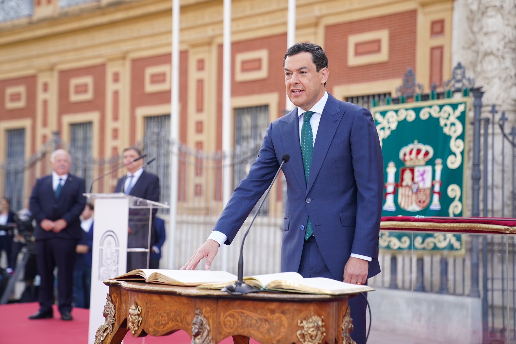 El presidente adelanta que ejercerá desde la cercanía y pone a los jóvenes en el centro.