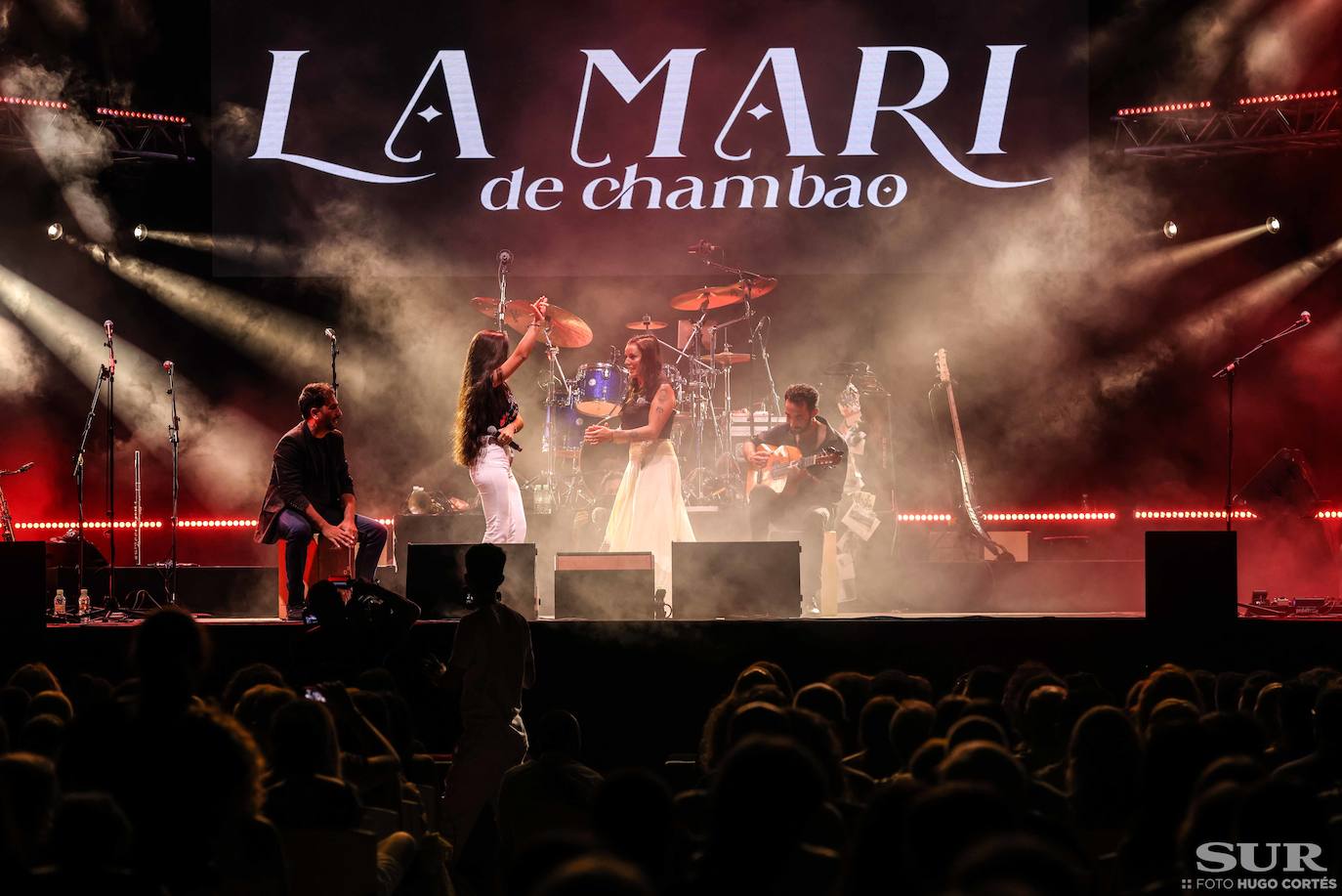 Vanesa Martín, Nay de la Rubia o Rosario la Tremendita acompañaron a la cantante de Chambao, que congregó a unos 2.000 malagueños para escuchar temas de toda su carrera. 