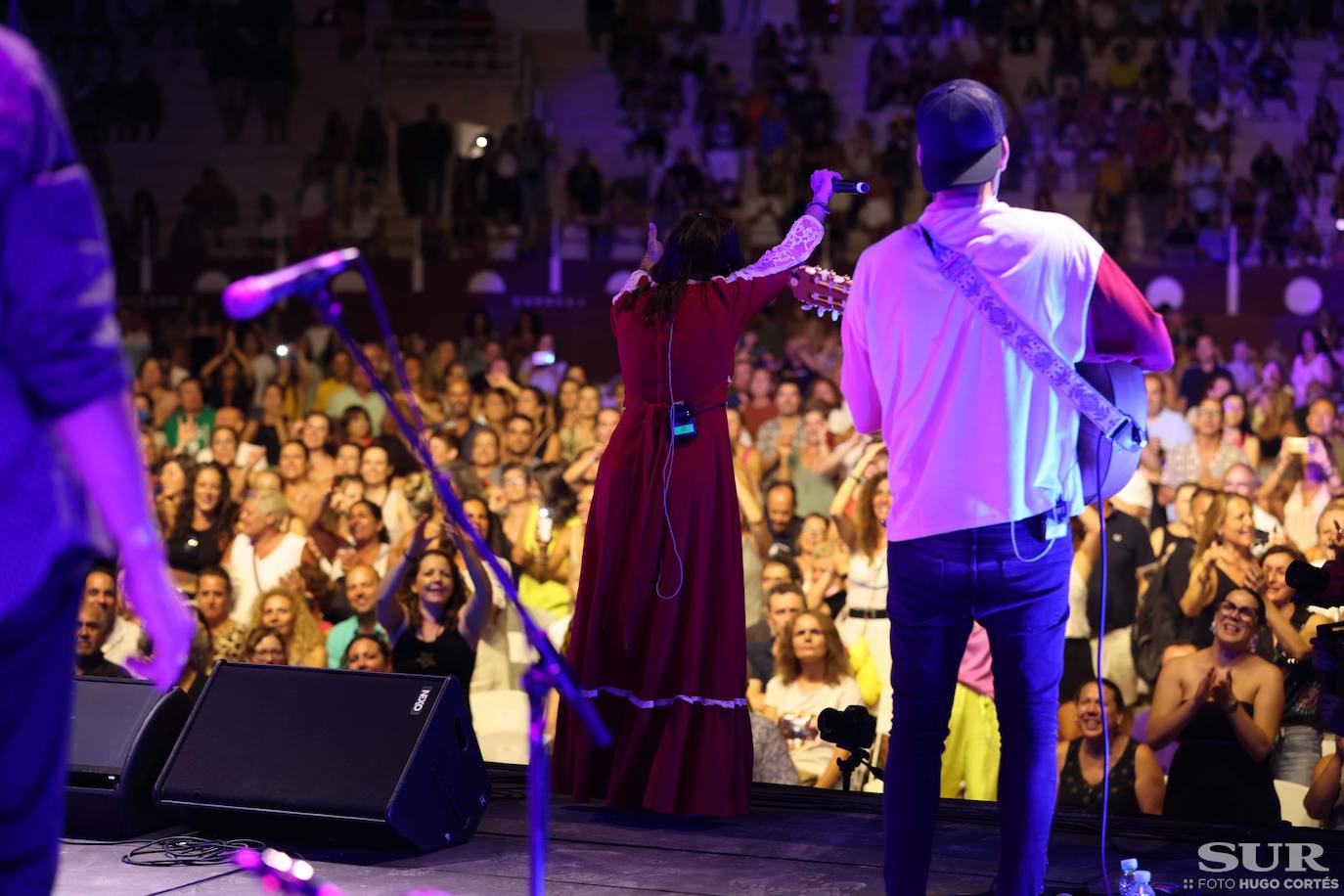 Vanesa Martín, Nay de la Rubia o Rosario la Tremendita acompañaron a la cantante de Chambao, que congregó a unos 2.000 malagueños para escuchar temas de toda su carrera. 