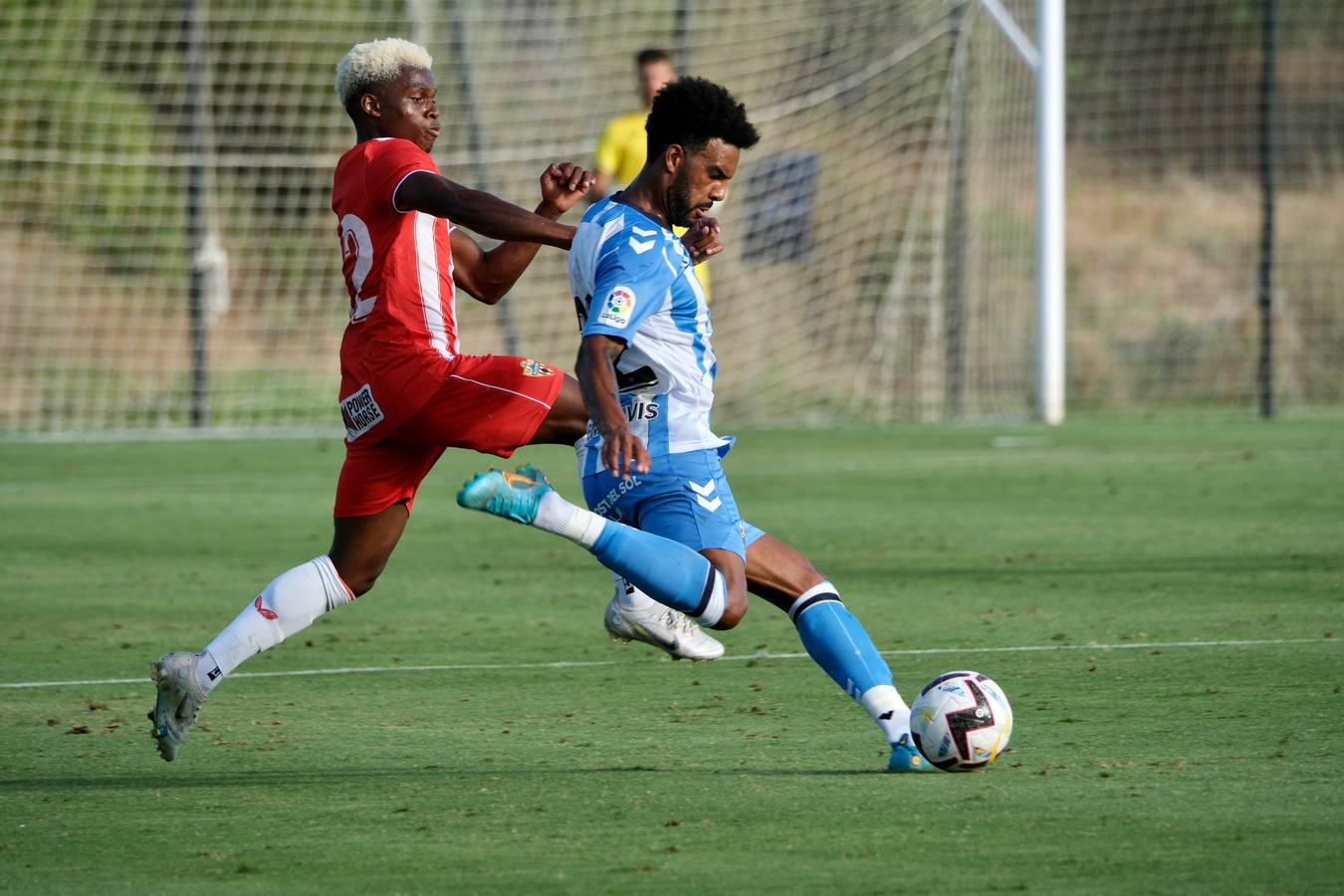 El nuevo Málaga luce su mejor cara en un gran amistoso ante el Almería