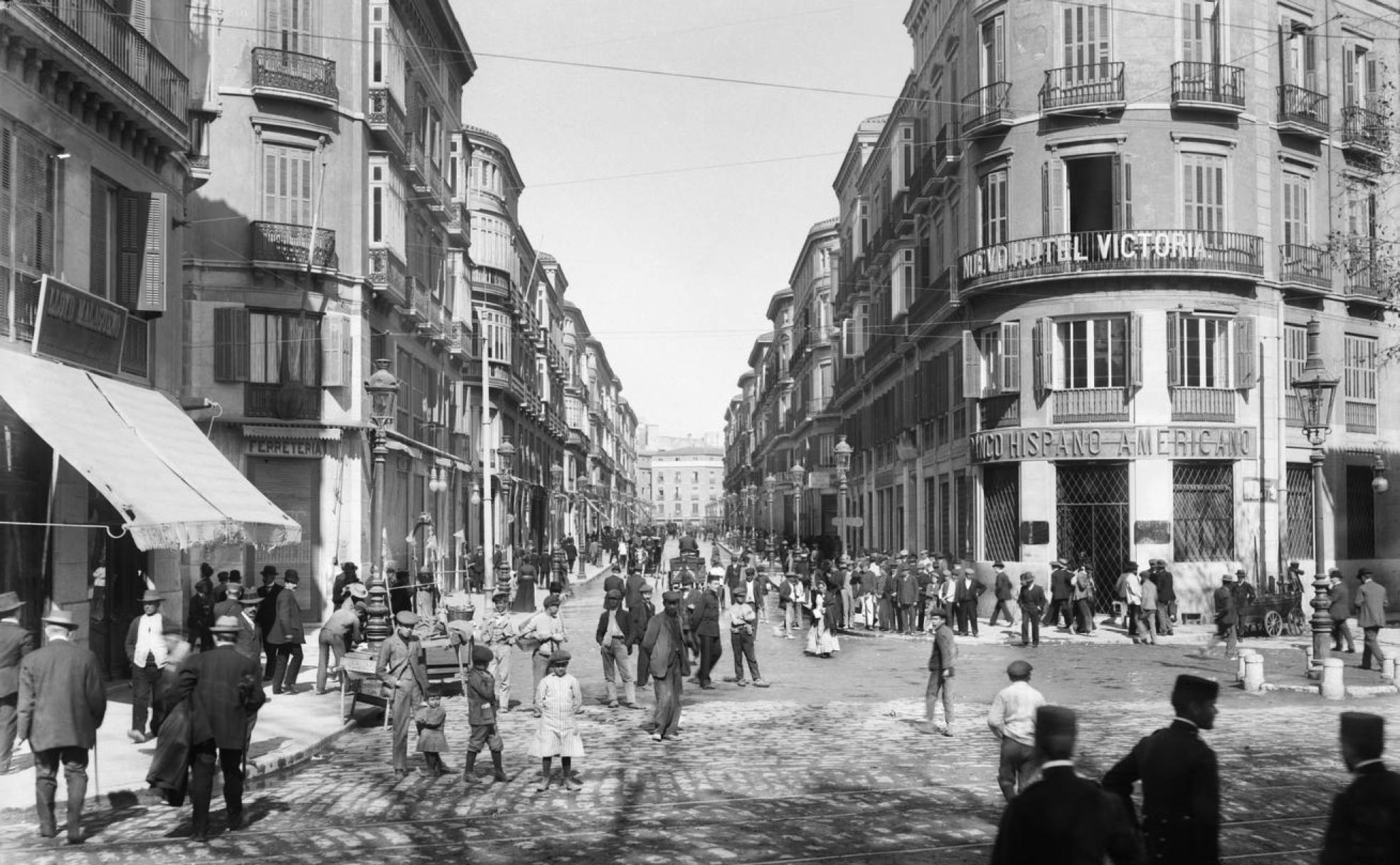 La calle Larios a principios del siglo XX. 