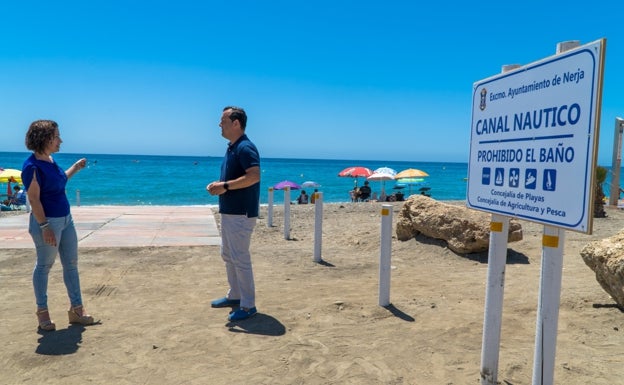 Los ediles de Playas y Pesca, junto al nuevo canal náutico en El Playazo. 