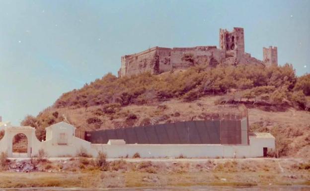 Construcción de la casa de Girón a los pies del Castillo de Sohail. 