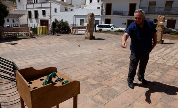 Imagen principal - El juego de la rana, imágenes en 3D o pisadas dirigiendo a lugares de interés. 