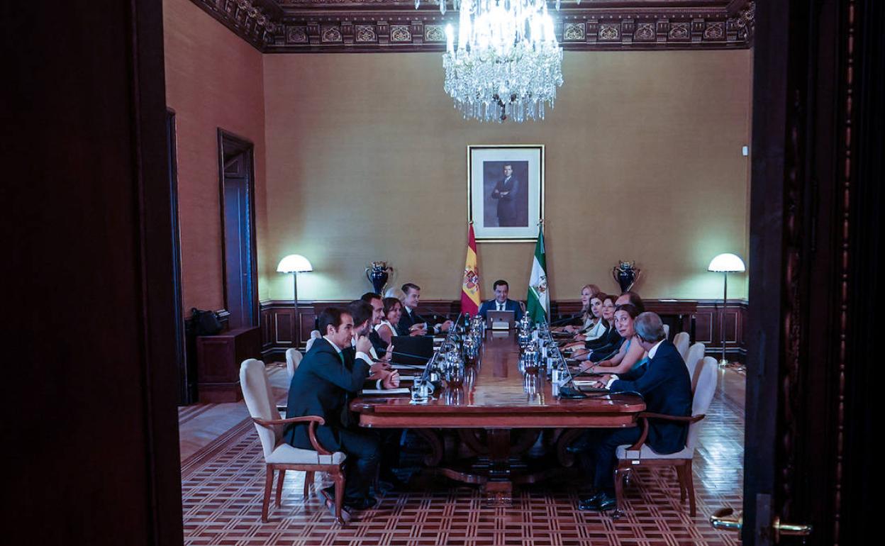 Primera reunión del Consejo de Gobierno de la Junta. 