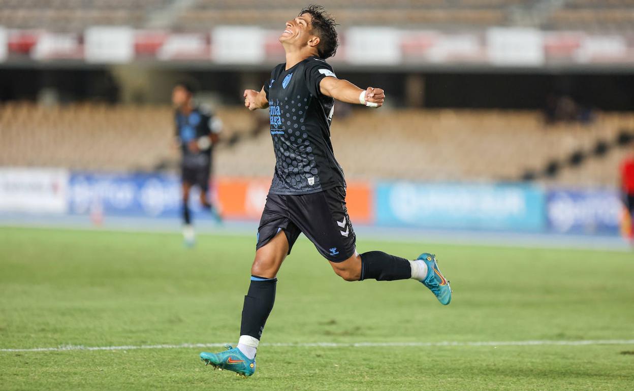 Haitam, que ha llegado a actuar como 'carrilero', celebra su gol al Xerez, el empate en el amistoso del sábado en Chapín. 