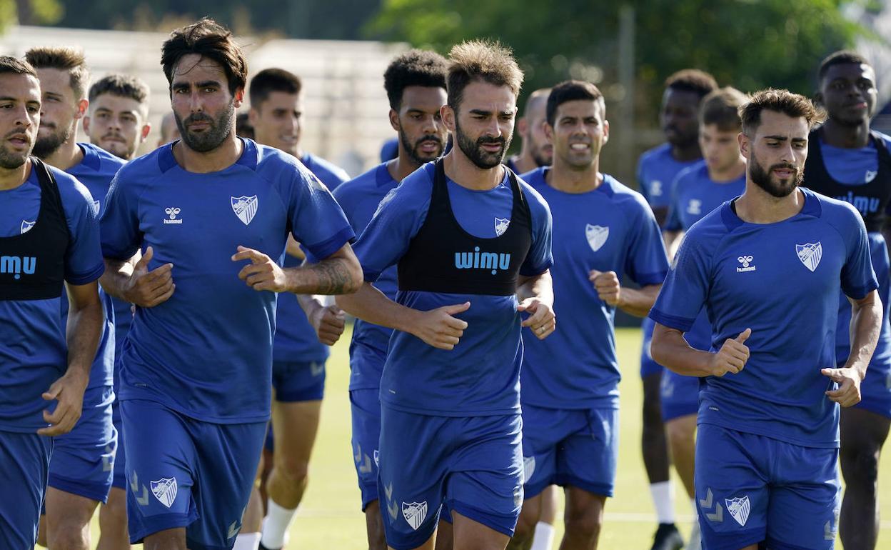 Escassi, Adrián y Luis, en cabeza del grupo en la carrera en el entrenamiento de este miércoles. 