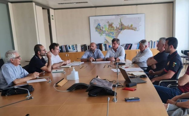 Reunión que mantuvieron en junio el Obispado y responsables de Urbanismo y Bomberos para analizar el expediente de la cubierta para la Catedral. 