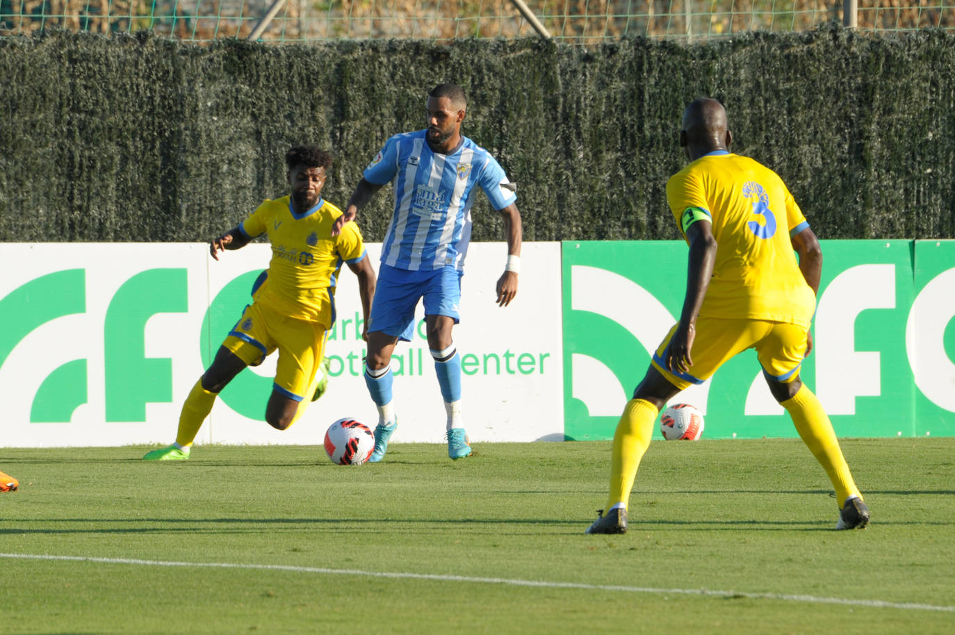 El Málaga acusó el calor y la ausencia de cambios ante el equipo árabe 