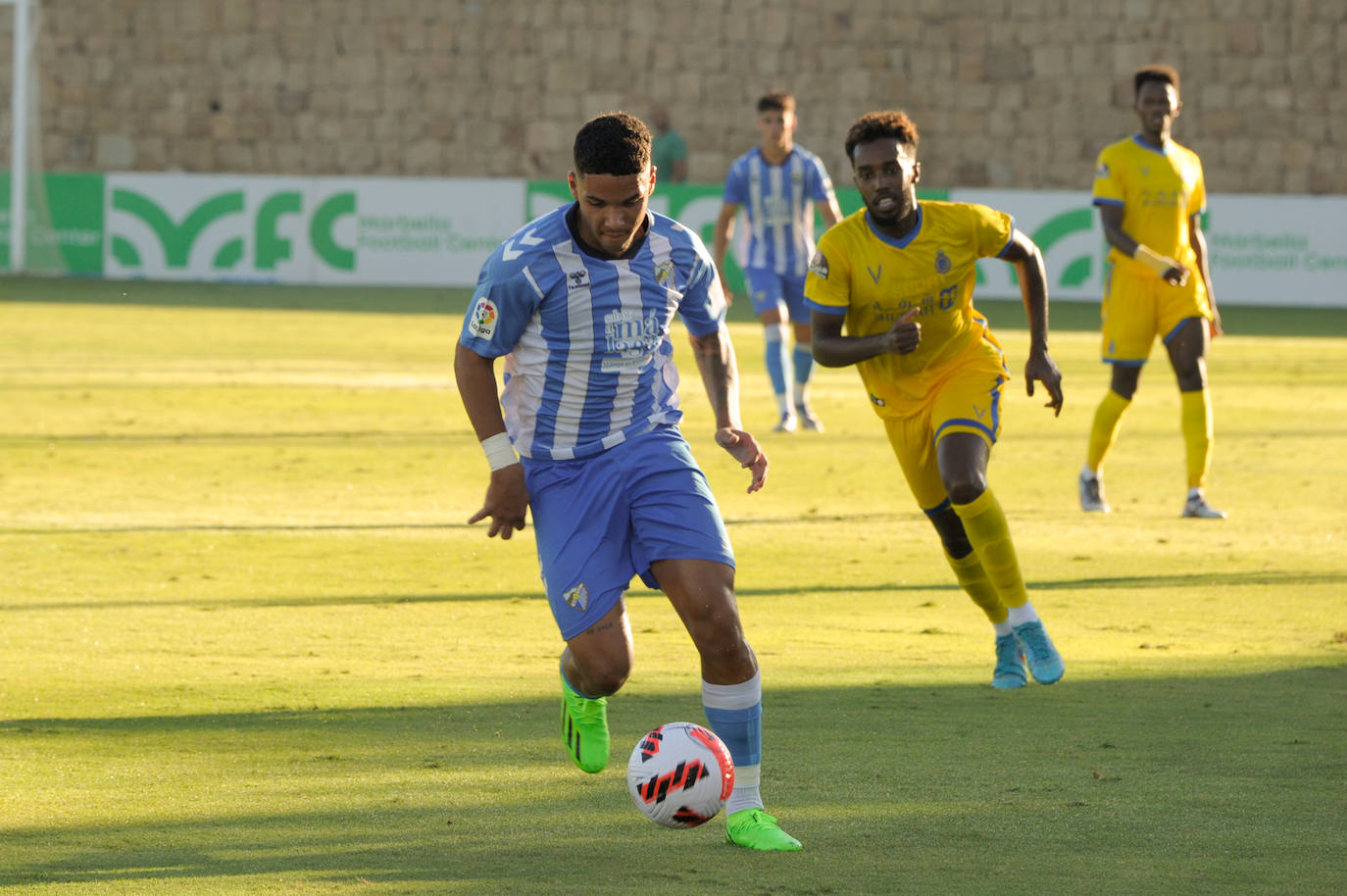 El Málaga acusó el calor y la ausencia de cambios ante el equipo árabe 