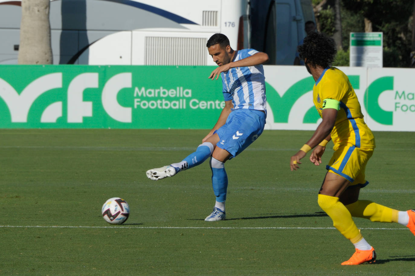 El Málaga acusó el calor y la ausencia de cambios ante el equipo árabe 