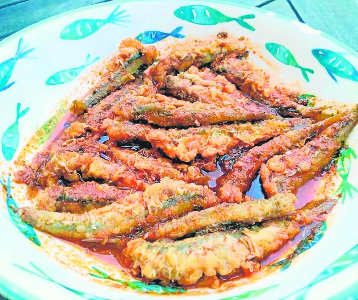 Cazuela de manojitos de boquerones victorianos con tomate frito y comino