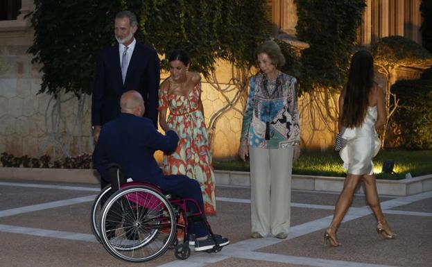 La jornada se completó por la noche con la tradicional recepción de los reyes a la sociedad civil balear.