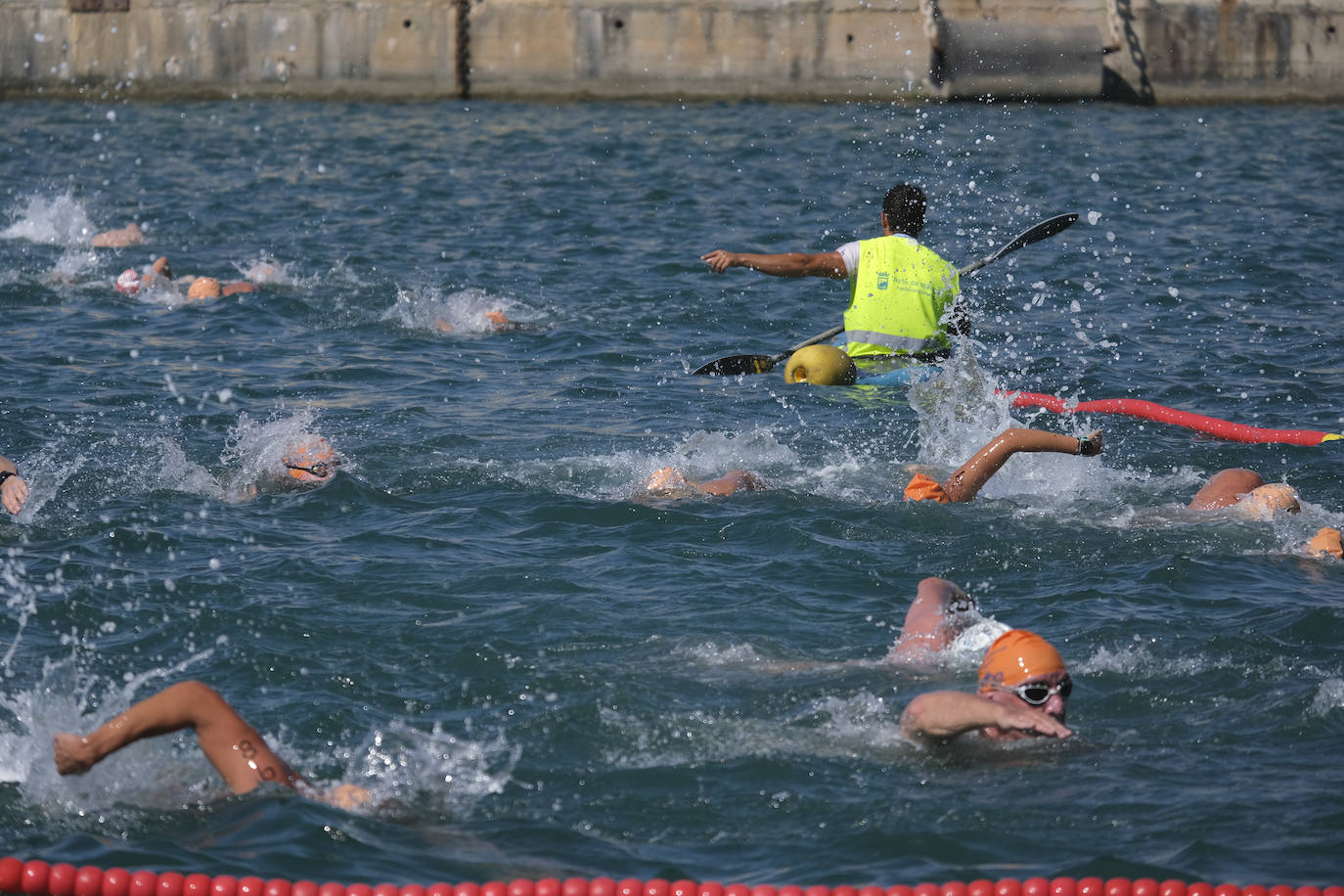 Más de medio millar de nadadores participaron en la prueba 