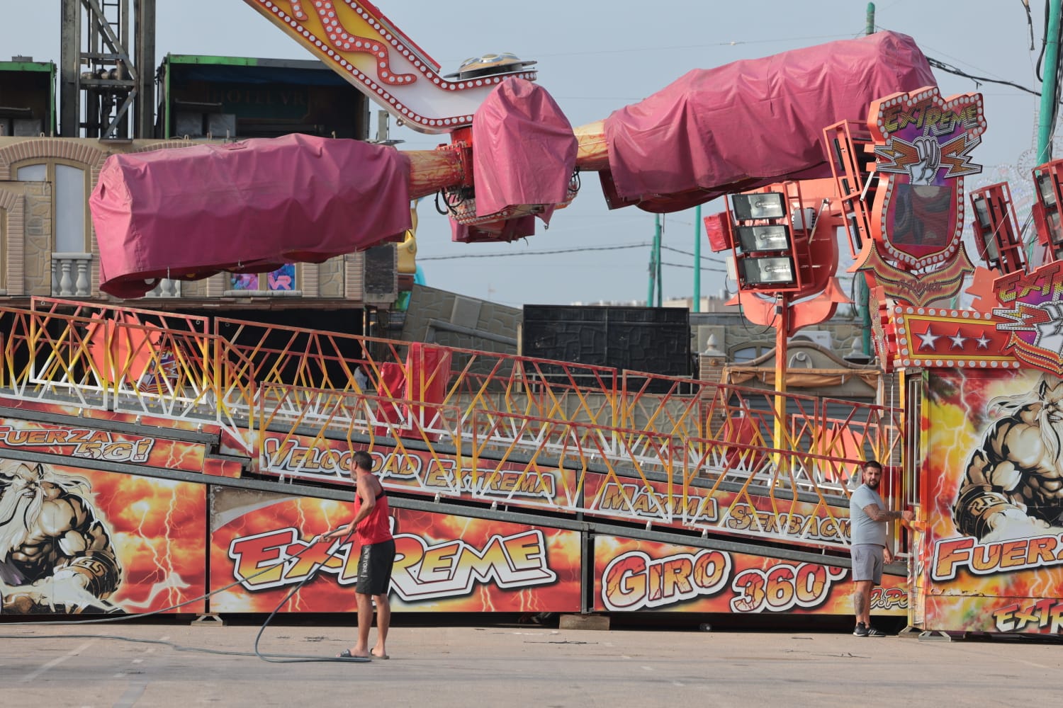 Últimos preparativos para la Feria de Málaga. 