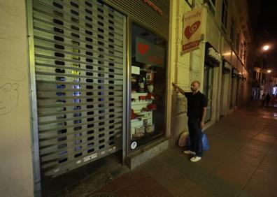 Imagen secundaria 1 - Comerciantes y hosteleros cumplen a medias la exigencia de bajar el aire acondicionado