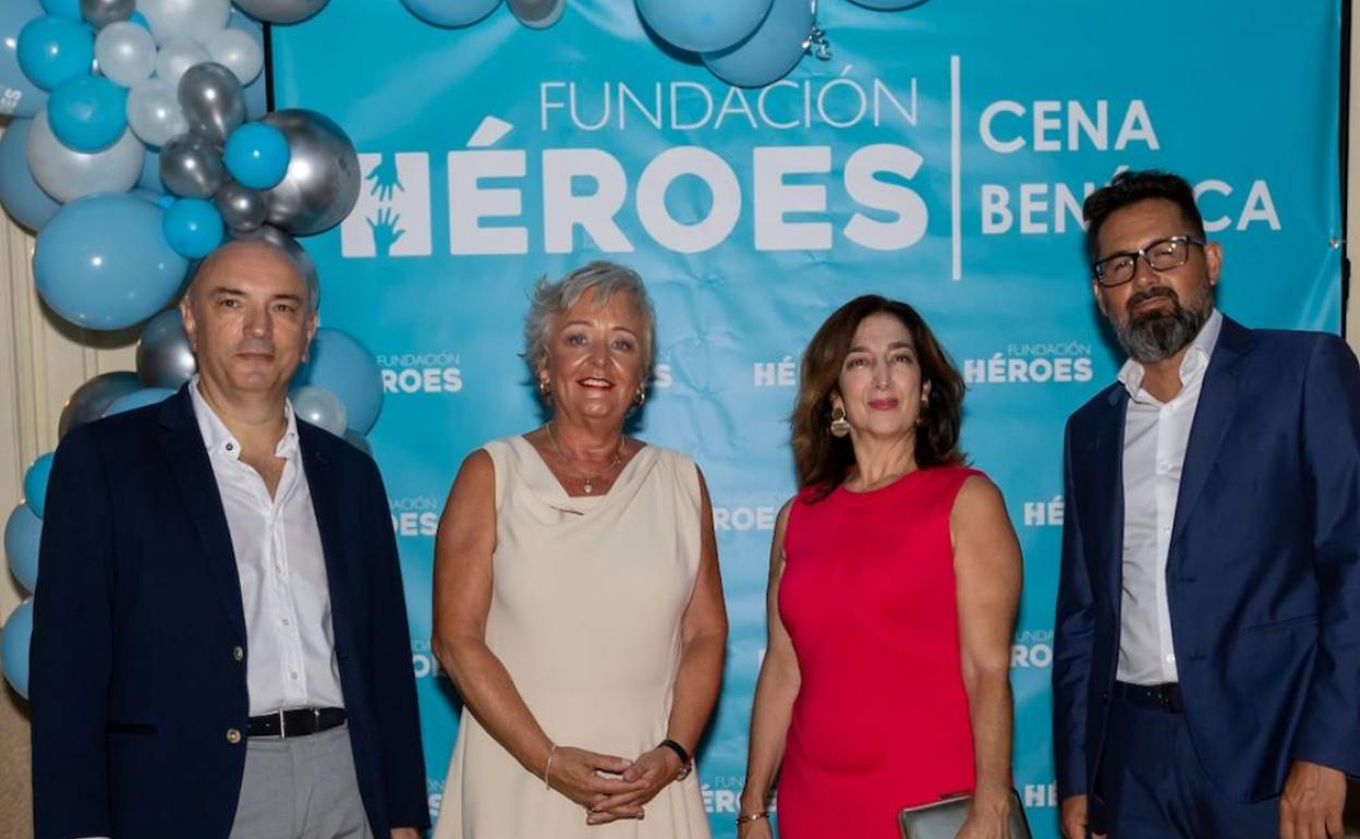 Miguel Carmona, Teresa Porras, Silvia García y Francisco Pomares, en el photocall del evento de Fundación Héroes. 