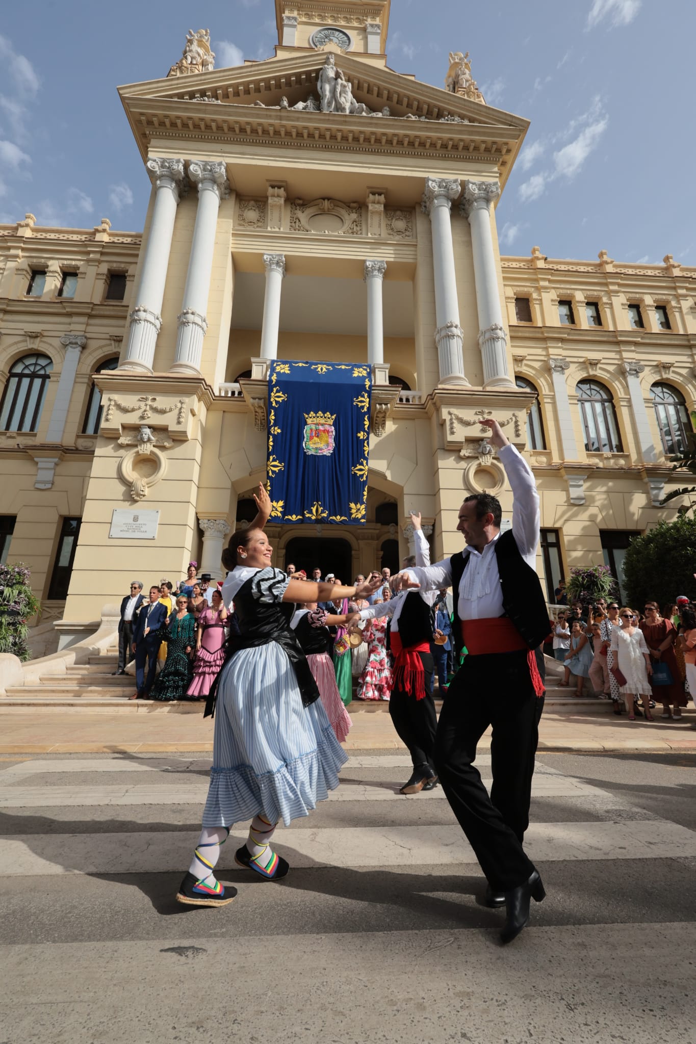 Málaga peregrina en romería al santuario de la Victoria con el empresario hostelero Rafael Prado como abanderado.