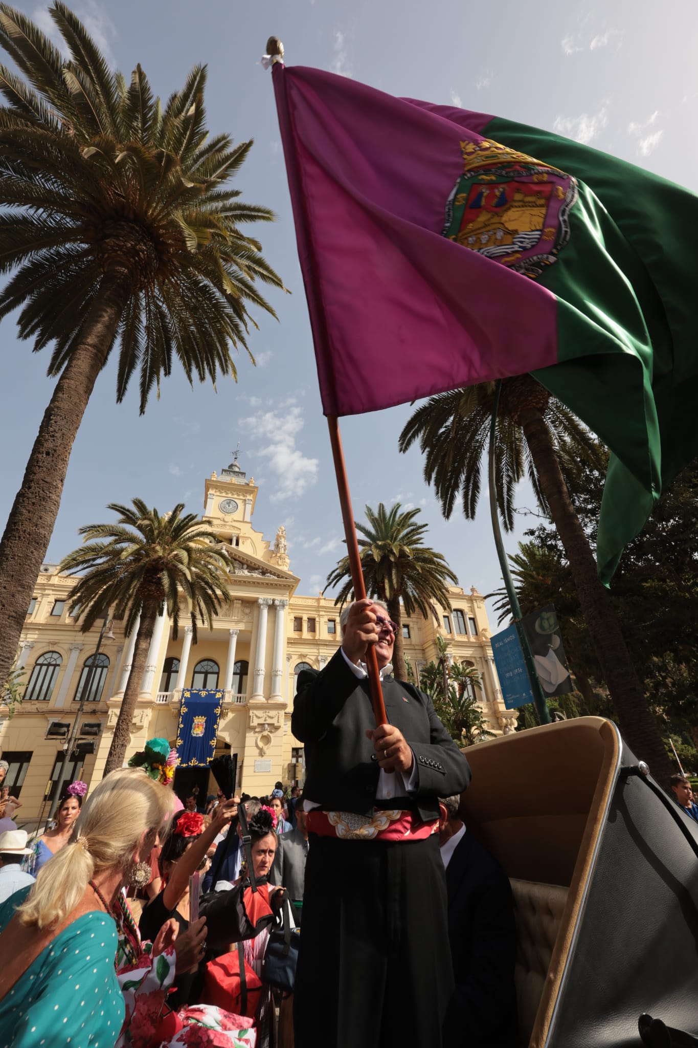 Málaga peregrina en romería al santuario de la Victoria con el empresario hostelero Rafael Prado como abanderado.