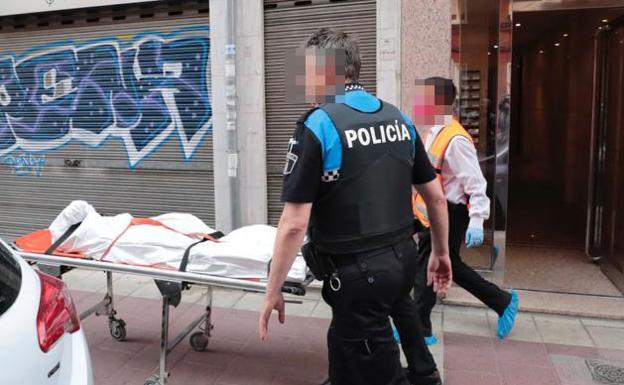 Investigan la muerte violenta de dos mujeres y un hombre en Valladolid