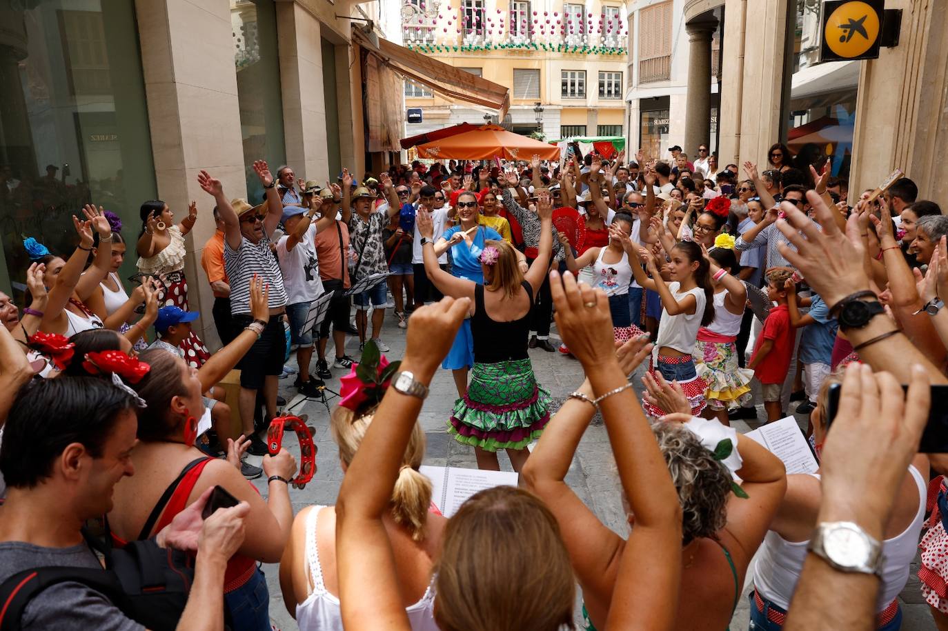 Domingo pletórico de fiesta en la feria del Centro de Málaga