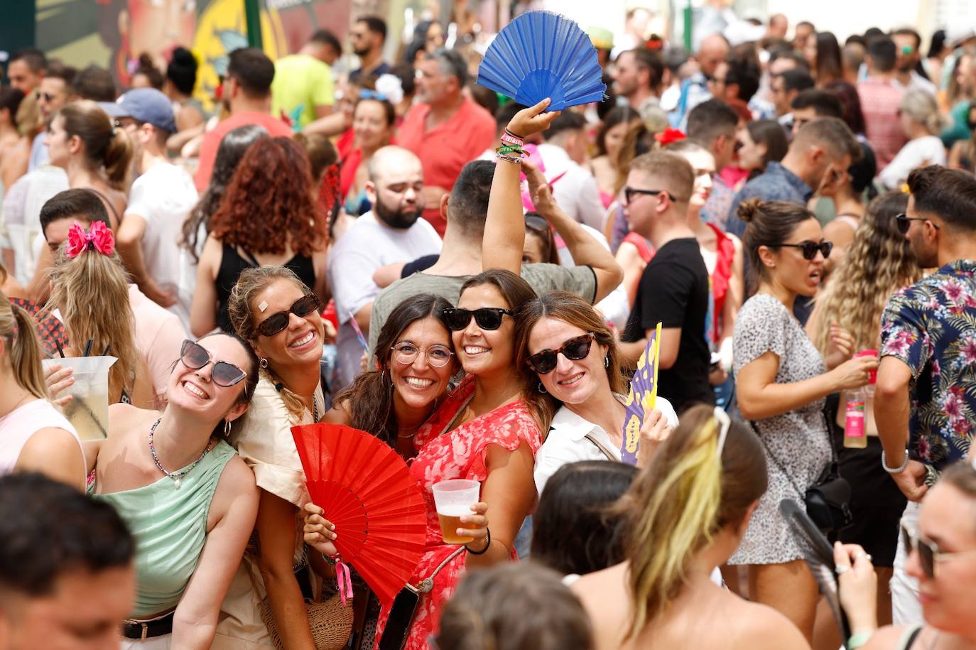 Domingo pletórico de fiesta en la feria del Centro de Málaga