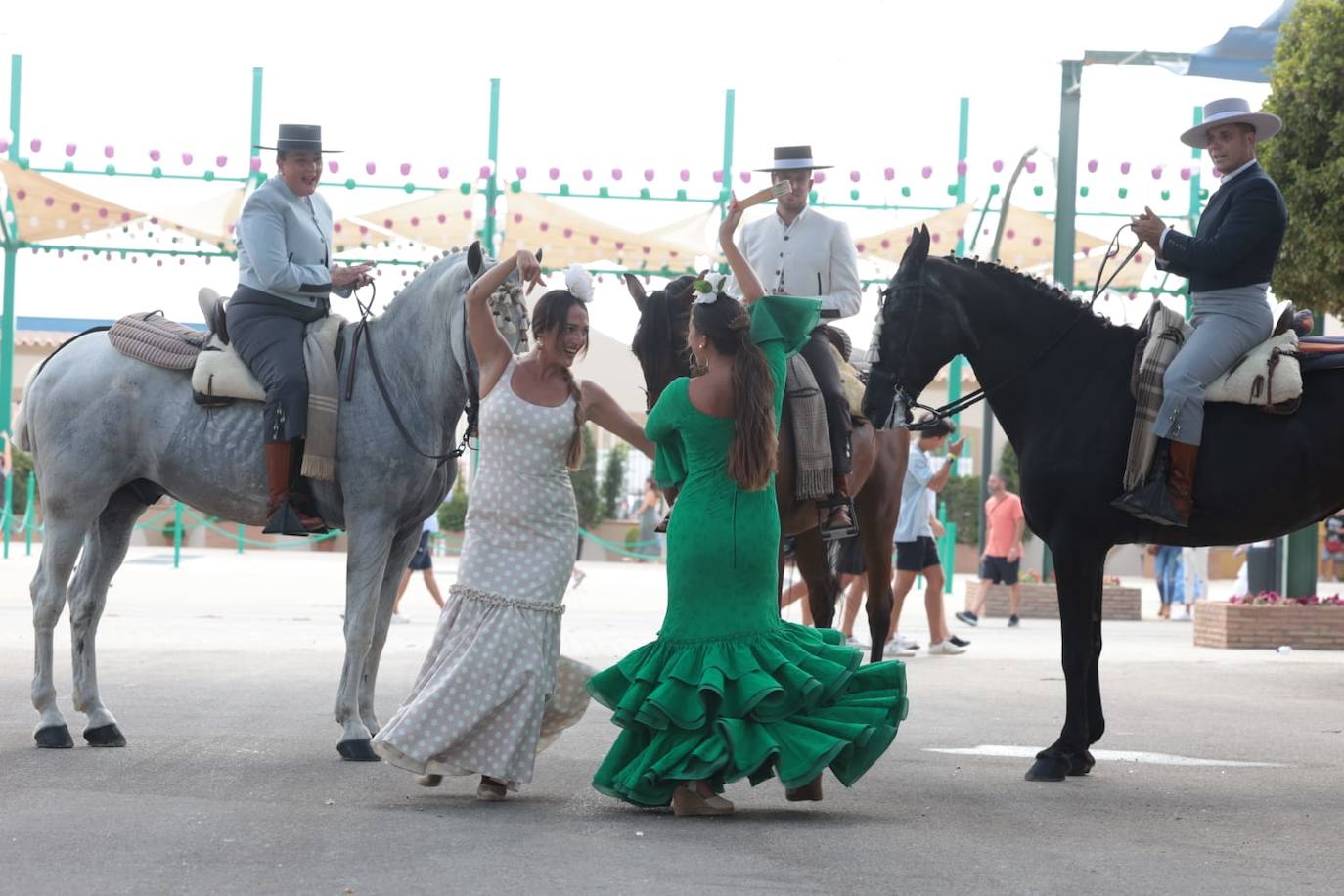 Mayores, familias y caballistas ambientaron el real de la Feria en la tarde del domingo 