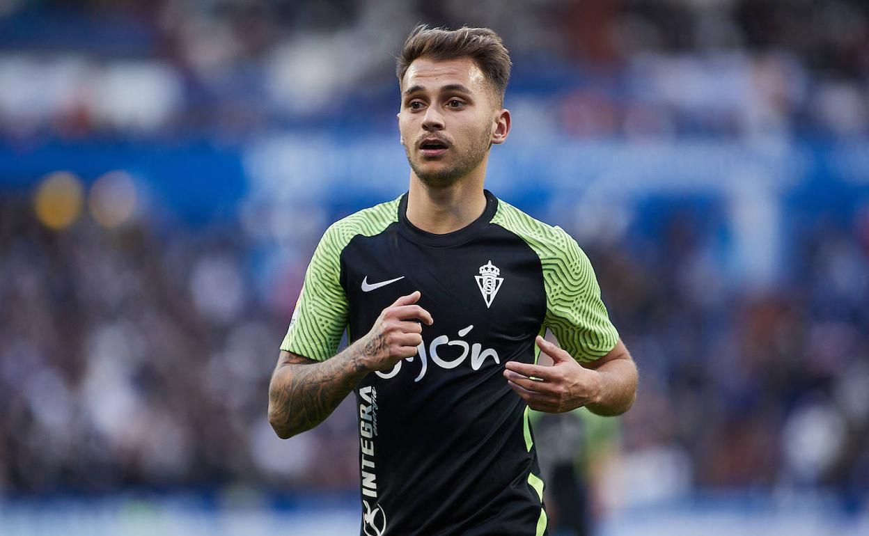 Fran Villalba, en un partido con el Sporting durante la temporada pasada.