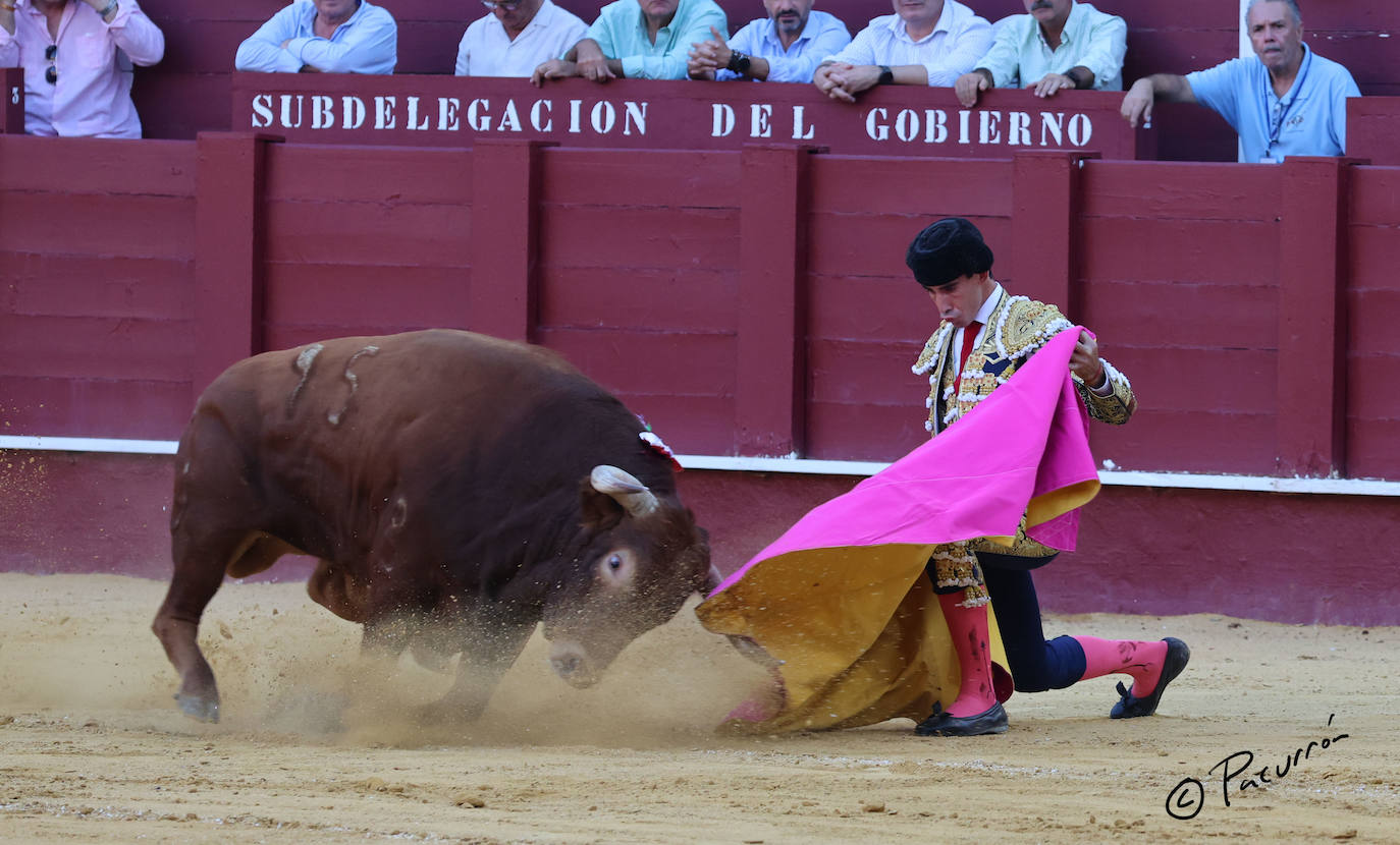 El torero malagueño quedó inconsciente en el ruedo tras un golpe en la cara al ser cogido de manera sobrecogedora. 